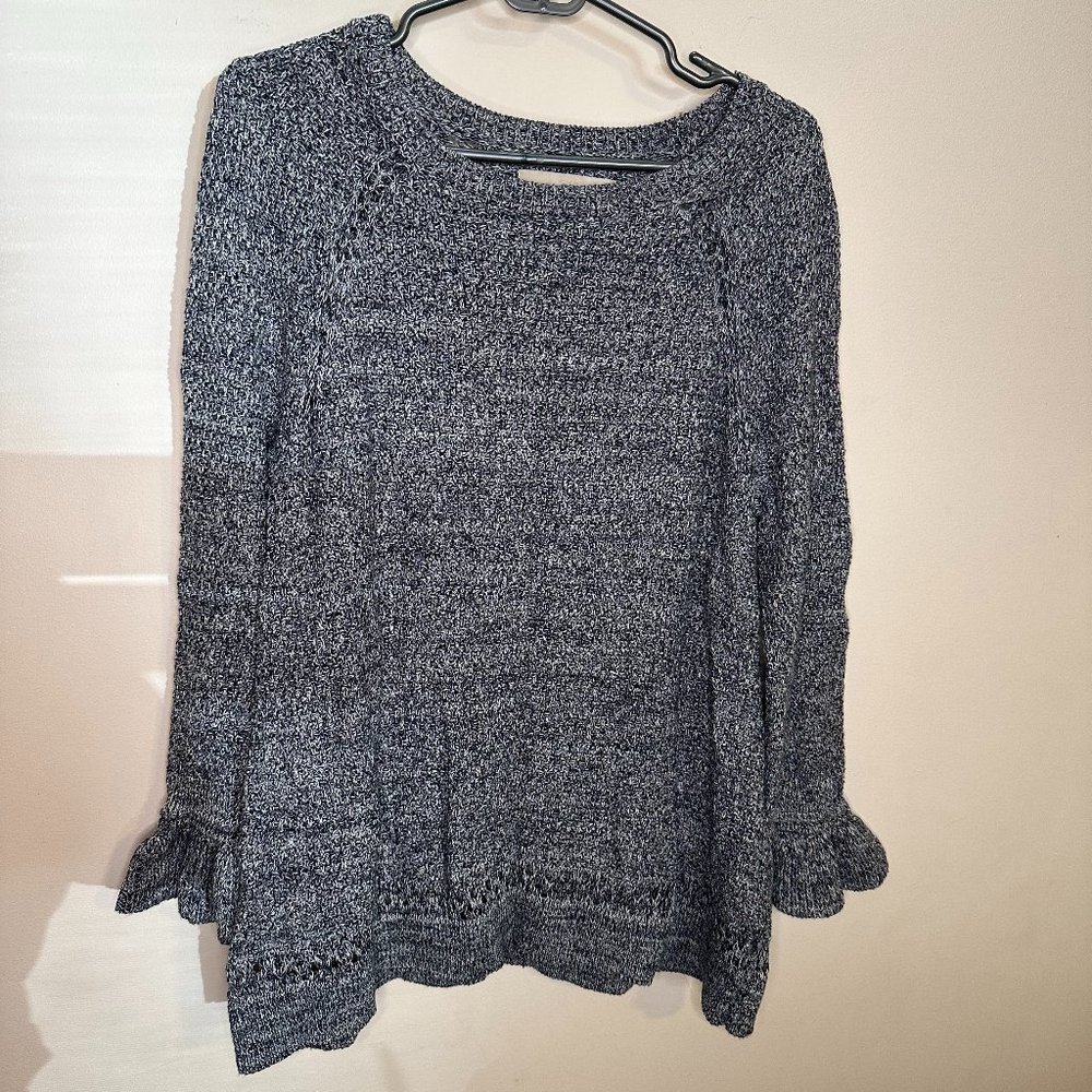 Grey sweater with frill